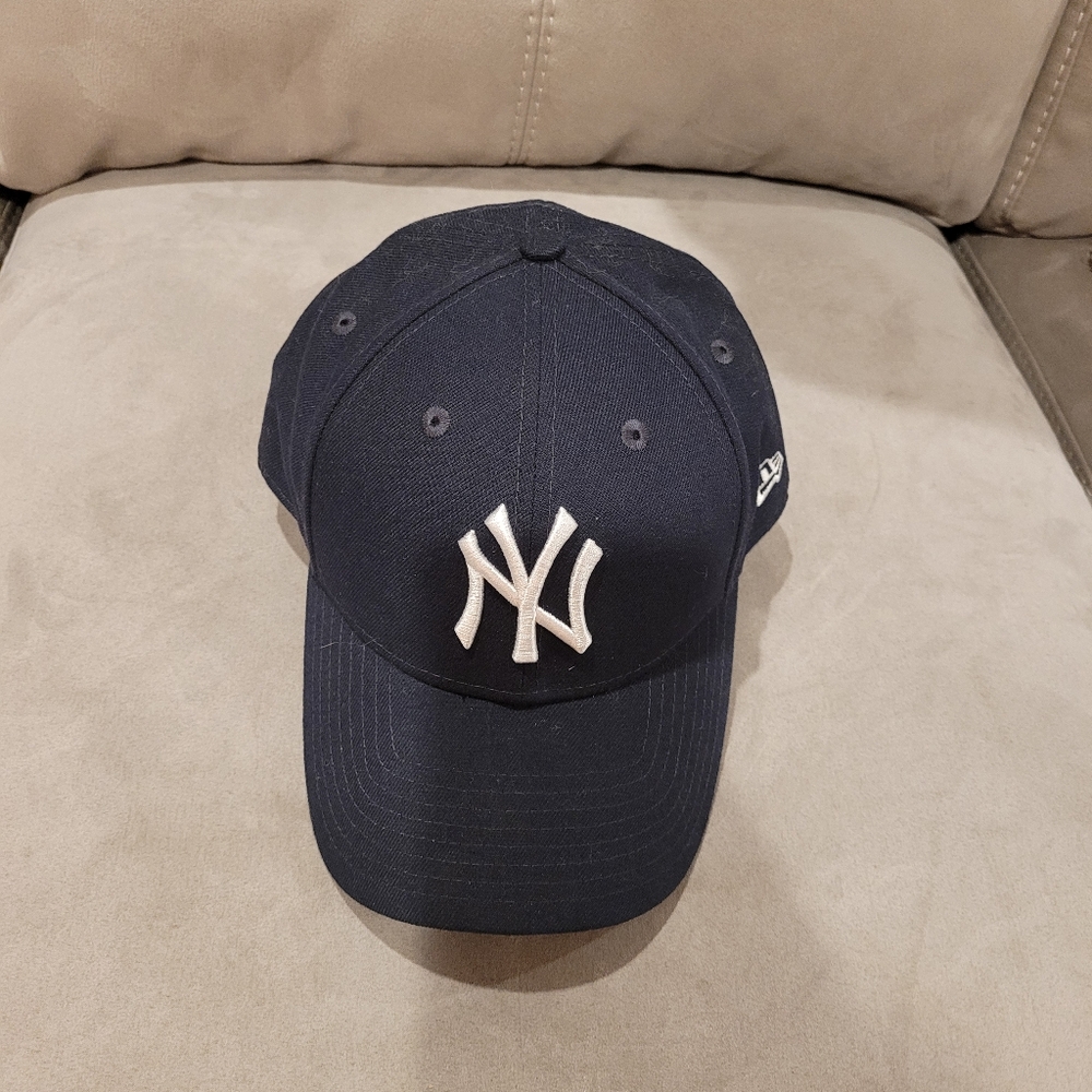 NY Yankees 940 baseball caps.